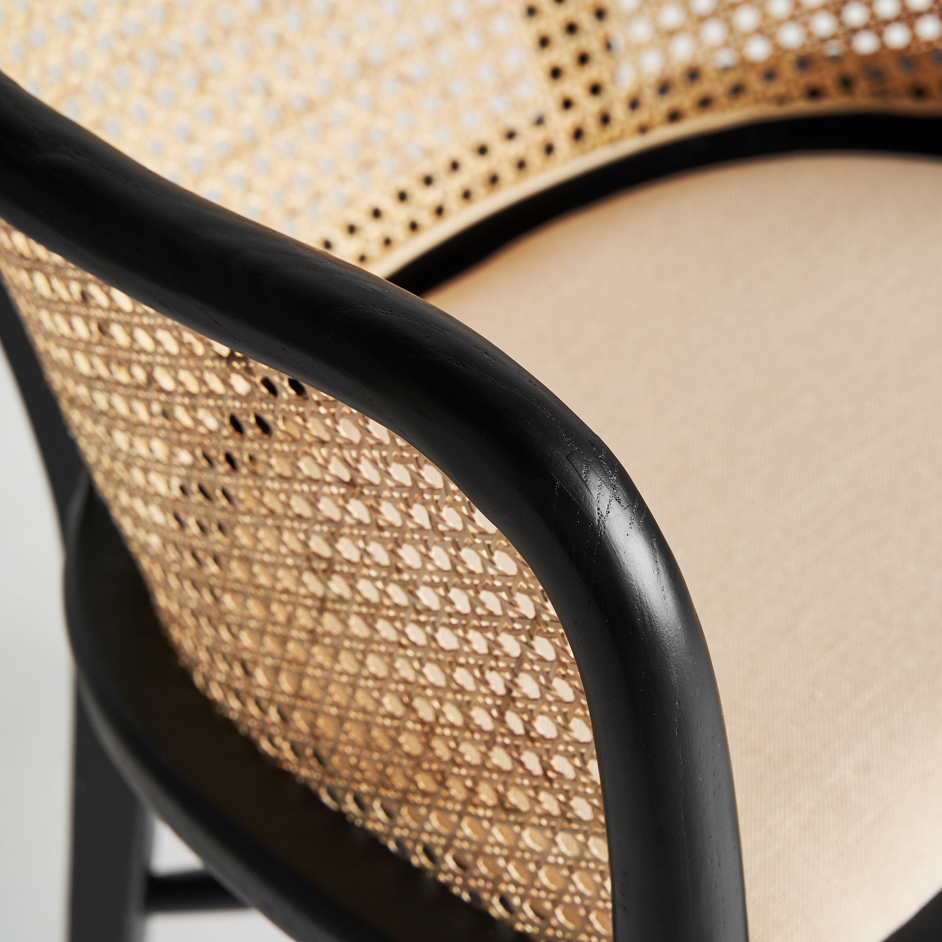 NUCHIS ARMCHAIR
